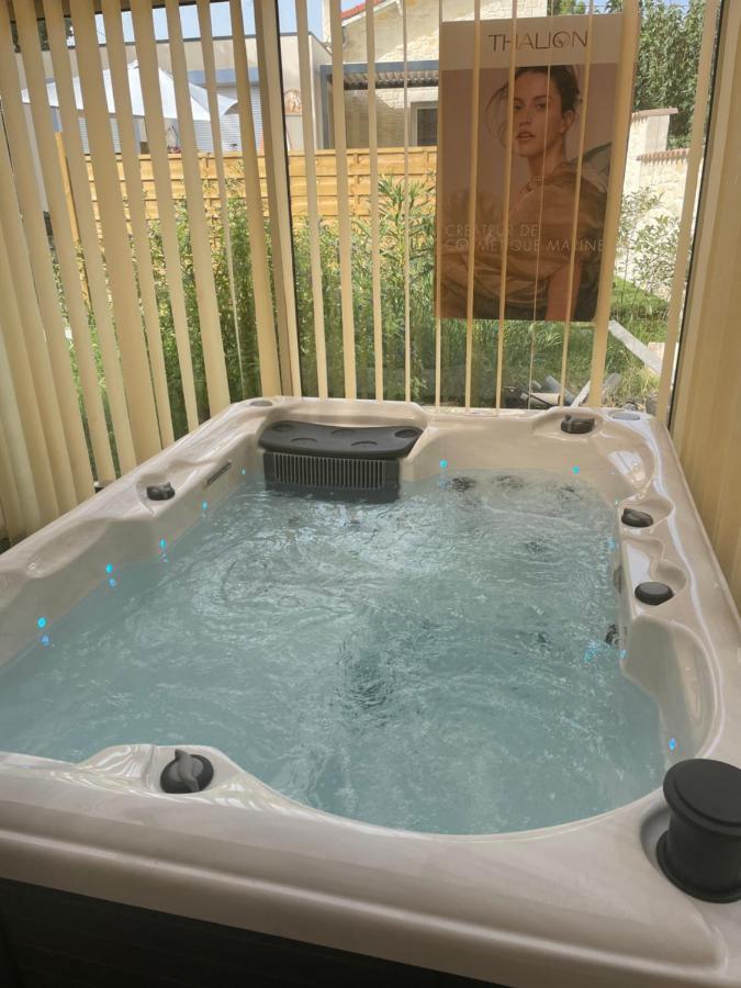 Houdarling Chalet Avec Hammam Sauna Jacuzzi Privatif Nîmes Exterior foto